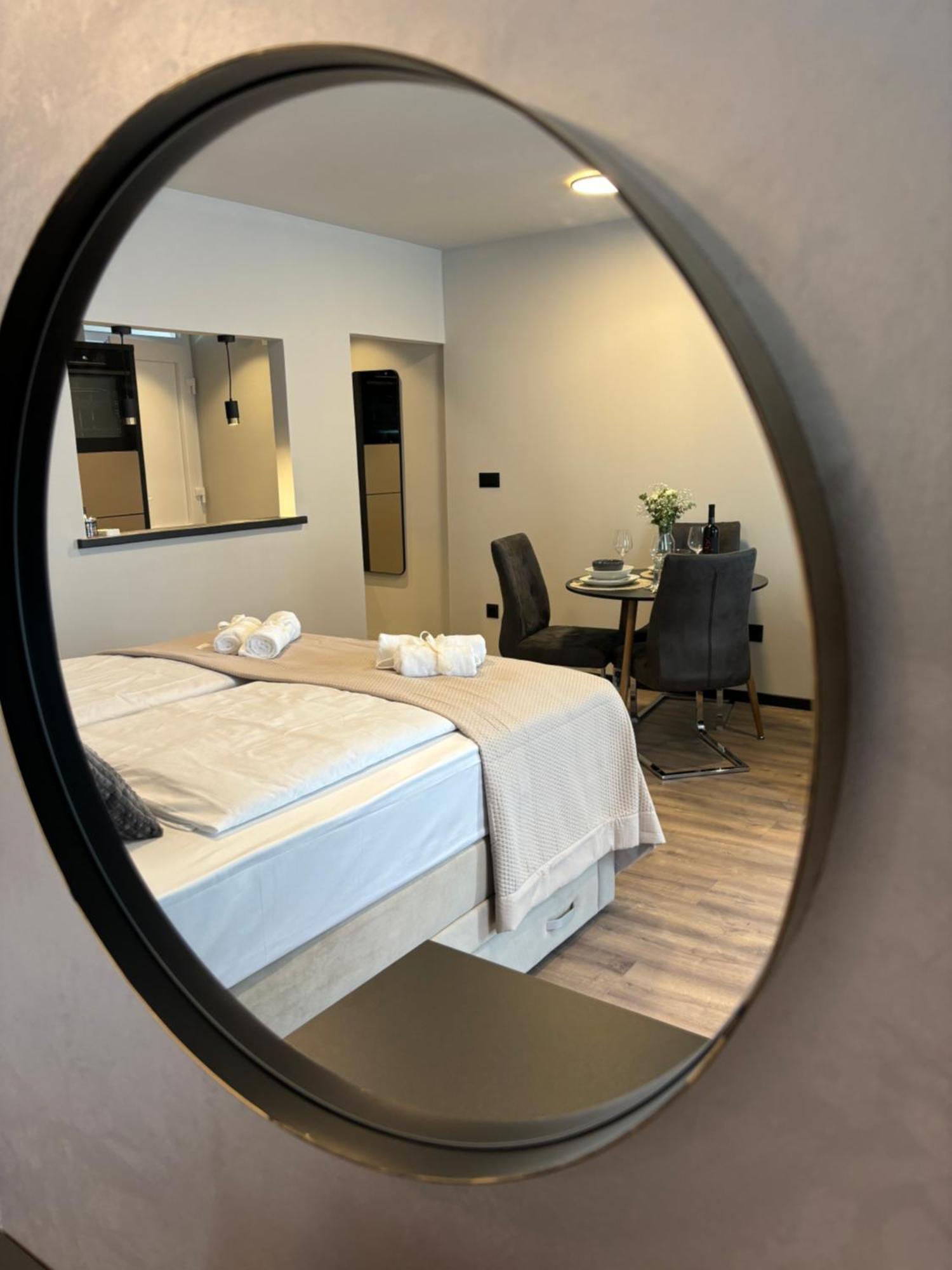 Studio Apartman Versi Old Town Zadar Exterior foto
